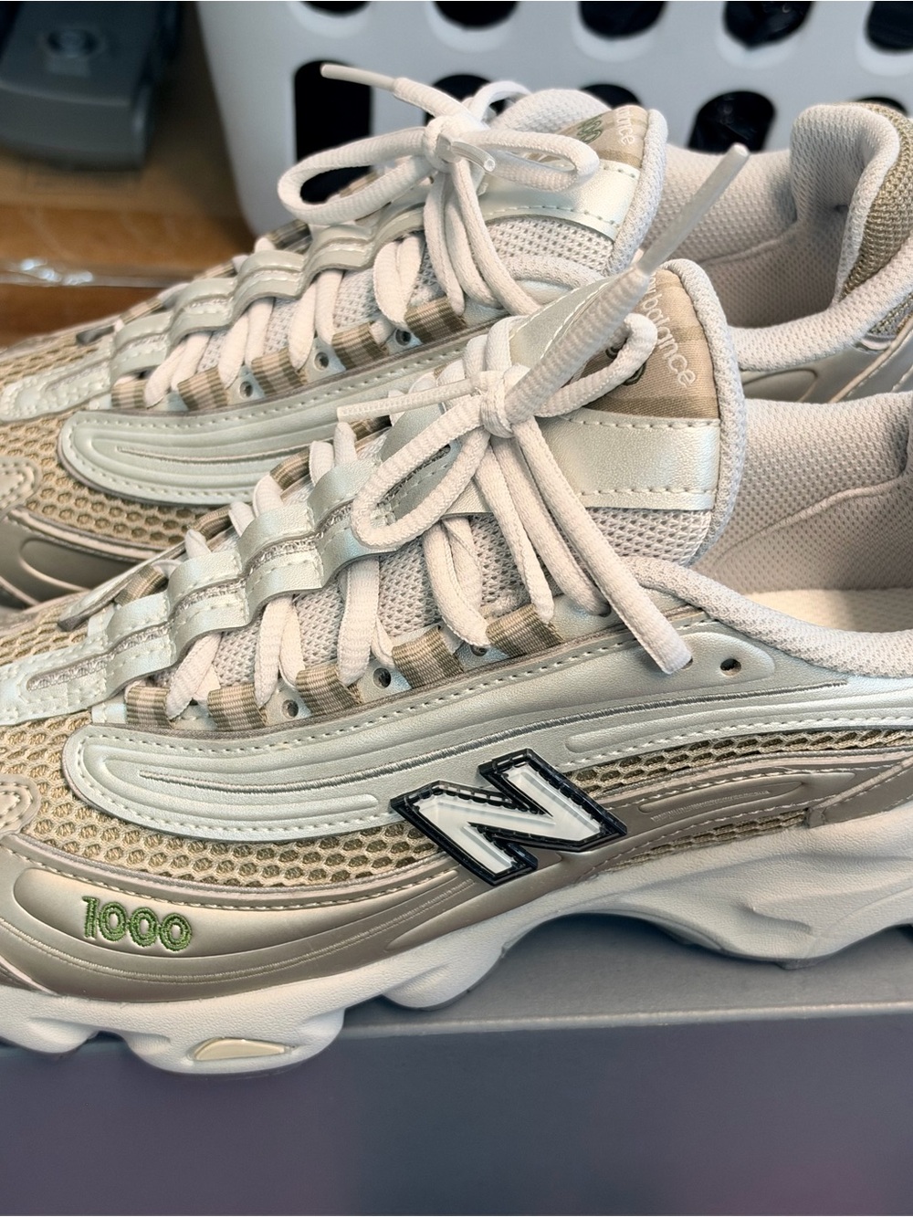 New Balance mens 1000 Series White/Silver Athletic Sneakers size 7